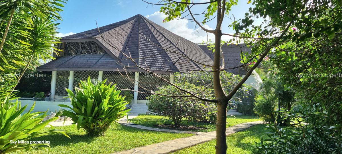 5 Bed Villa with En Suite at Diani - 5