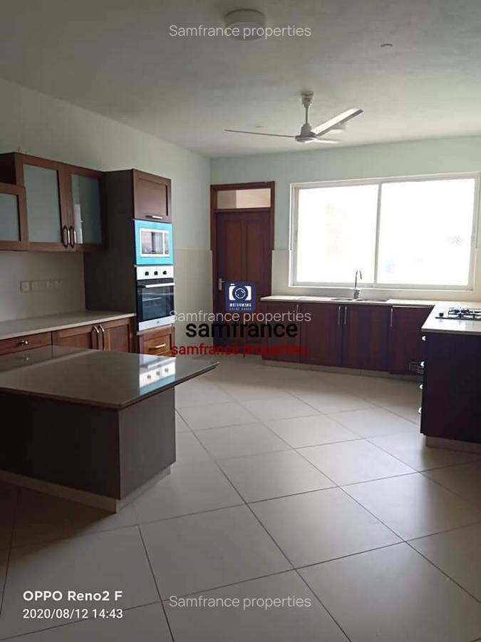 Serviced 4 Bed Apartment with En Suite at Links Road - 6