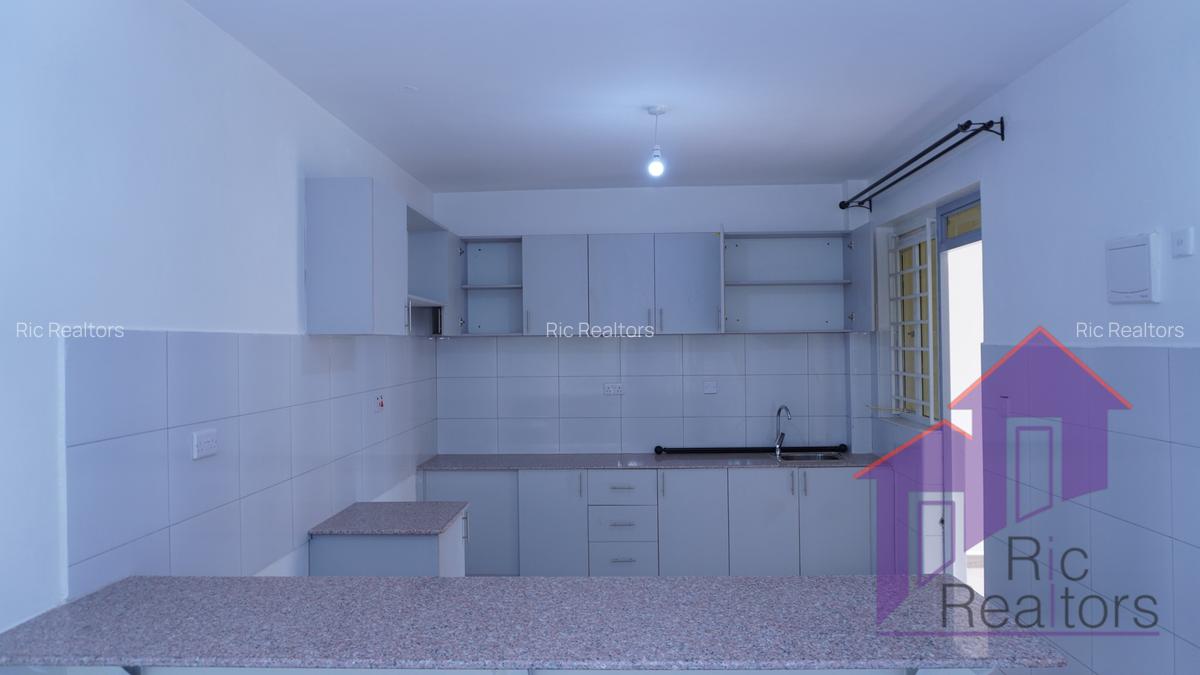 Serviced 3 Bed Apartment with En Suite at Acacia Road - 9
