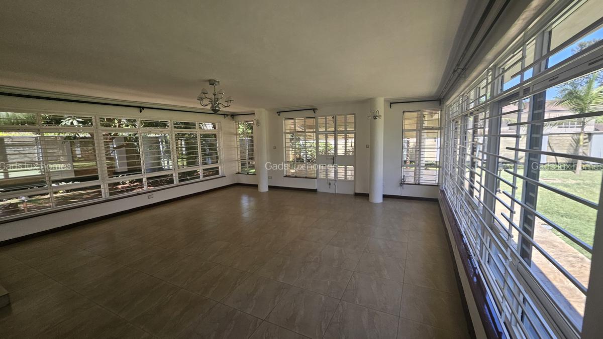 5 Bed Townhouse with En Suite at Runda - 16