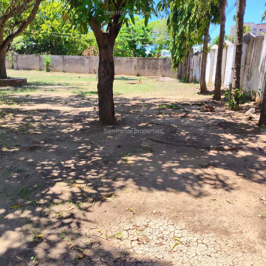 1 ac Commercial Property with Service Charge Included at 3Rd Avanue - 7