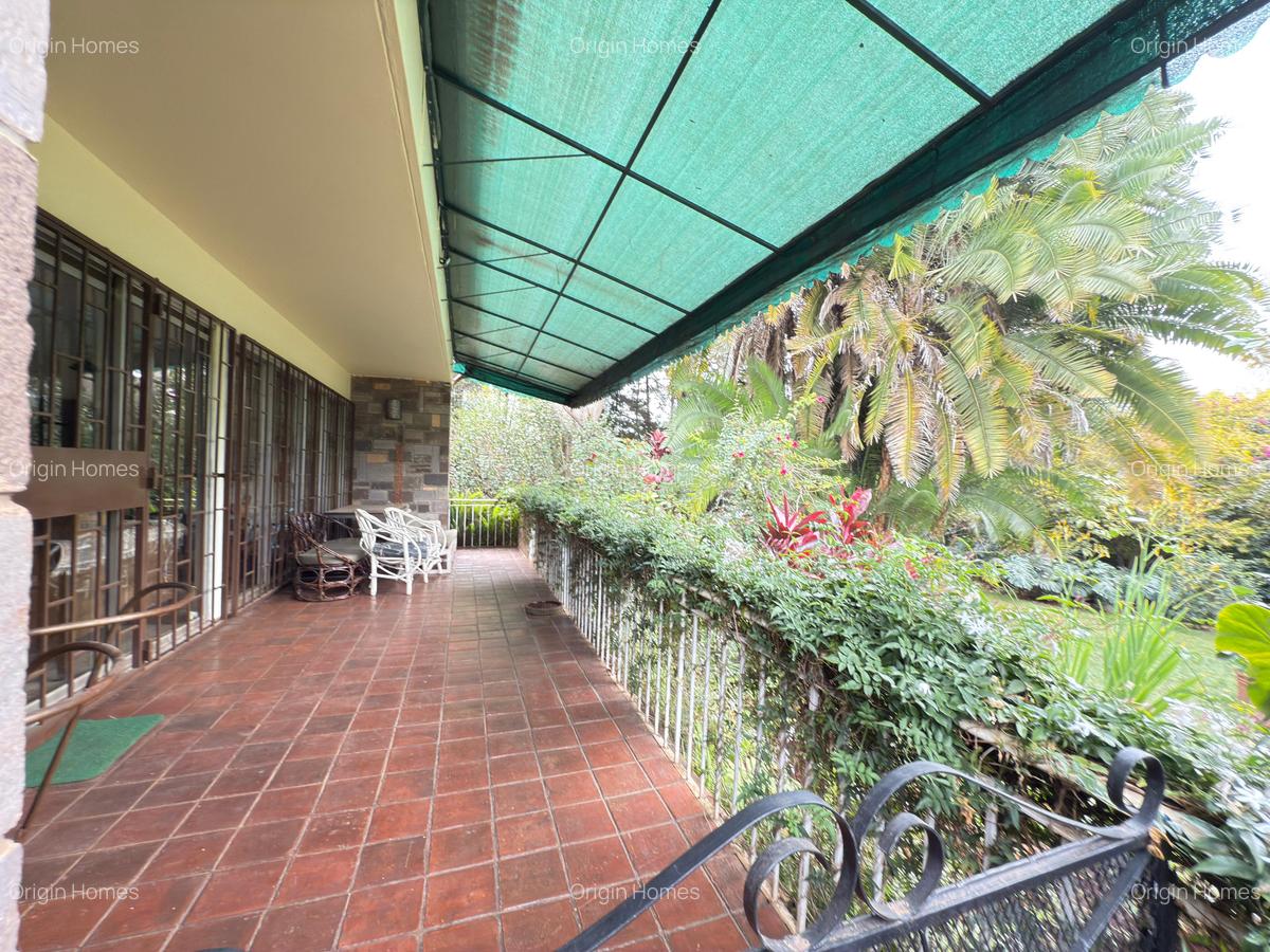 4 Bed House with En Suite in Lavington - 4
