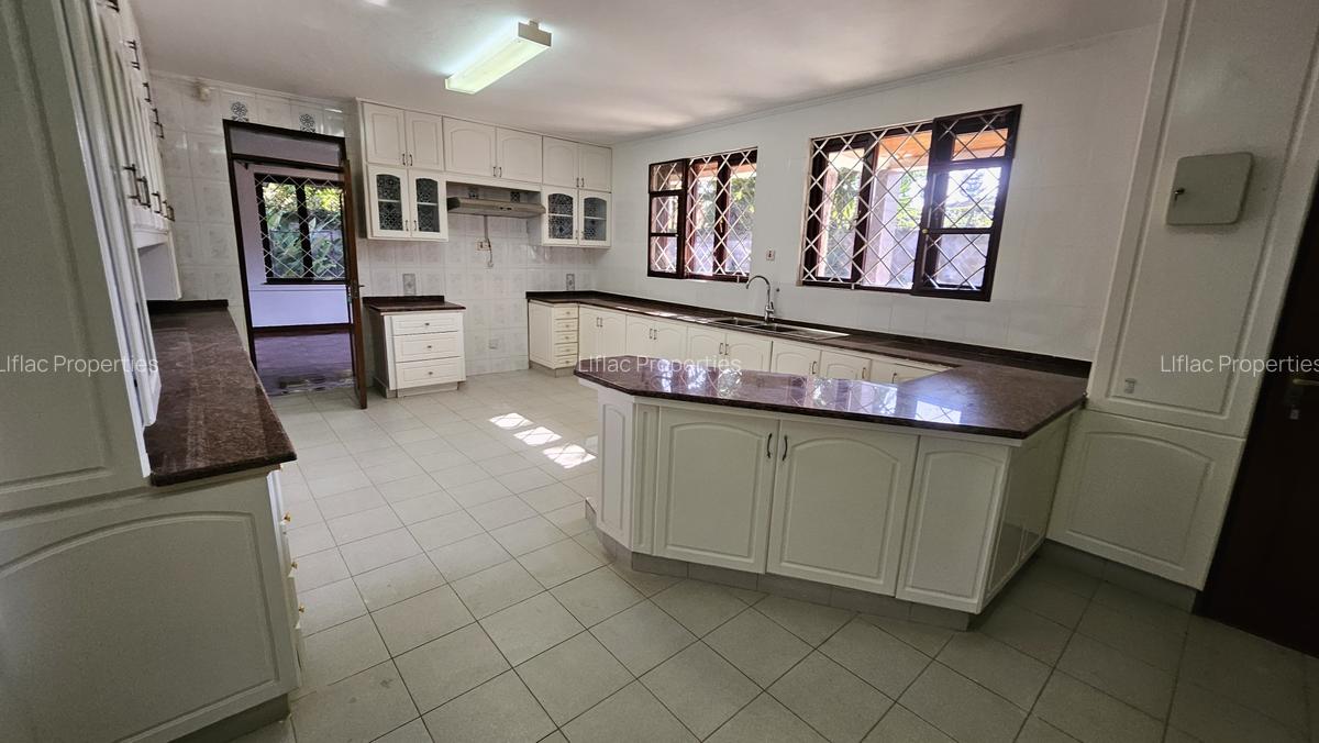 4 Bed House with En Suite in Runda - 7