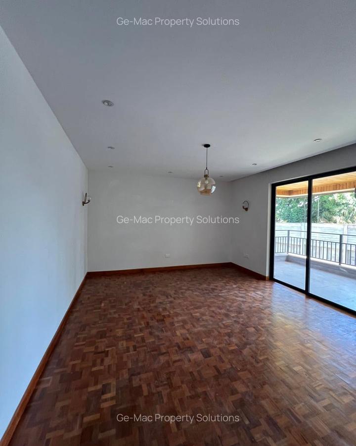 5 Bed House with En Suite in Lavington - 7