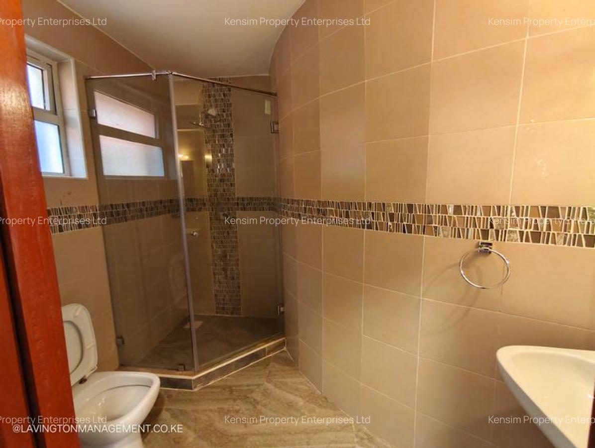 5 Bed Townhouse with En Suite in Lavington - 18