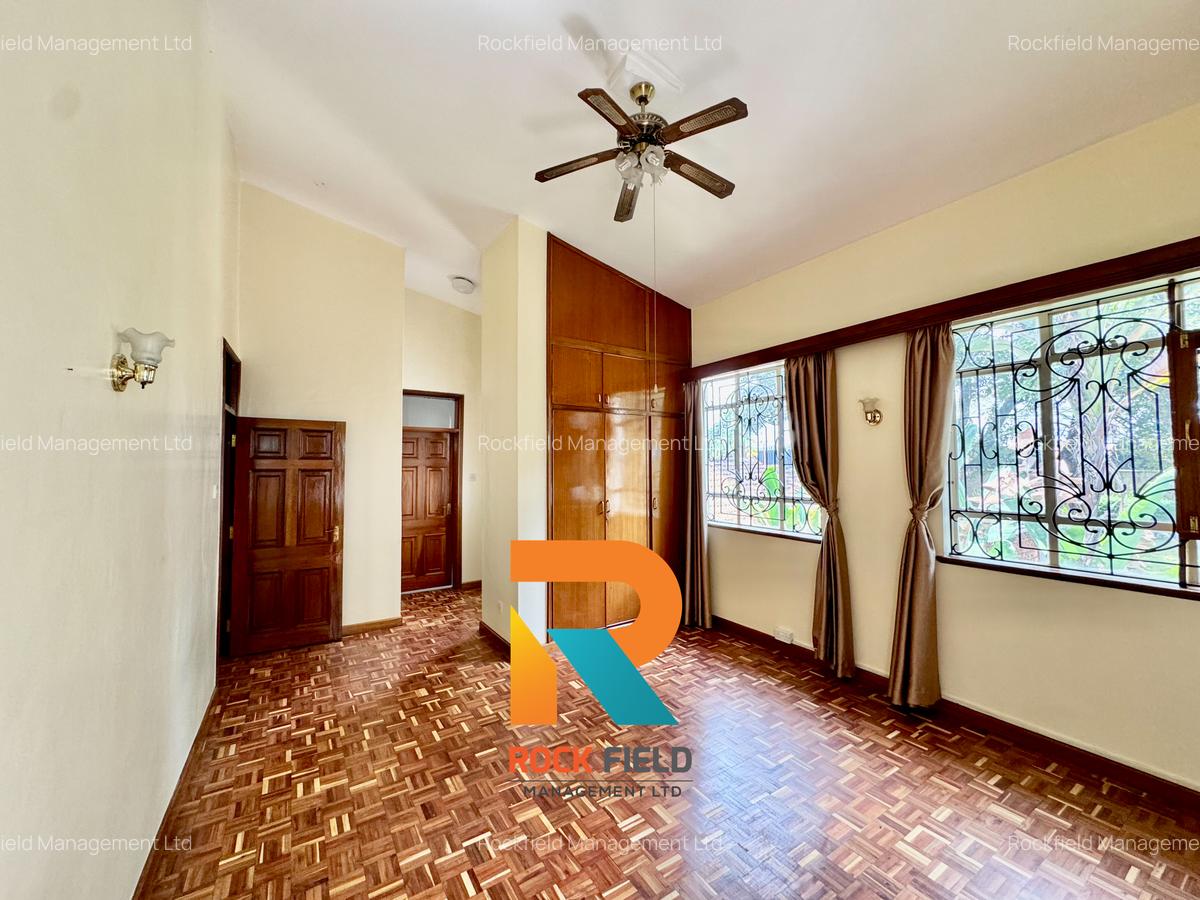 5 Bed House with En Suite in Parklands - 13