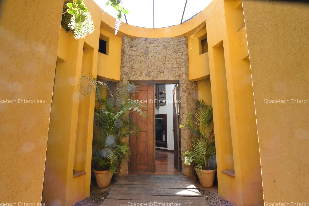 5 Bed House with En Suite in Runda - 4