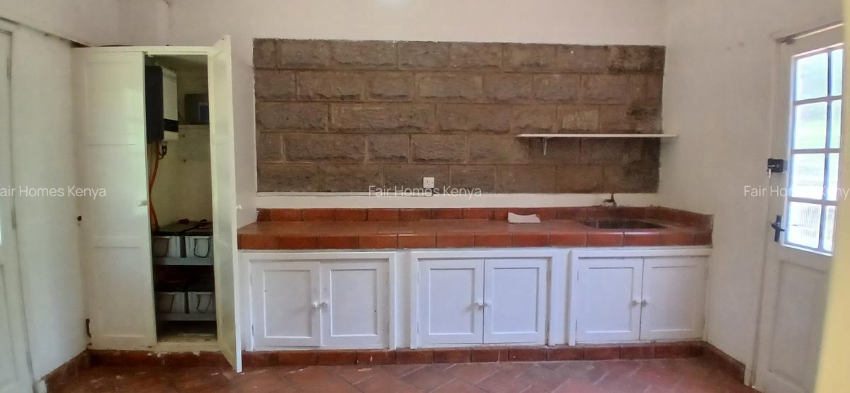 4 Bed House with En Suite at Lavington Green - 16