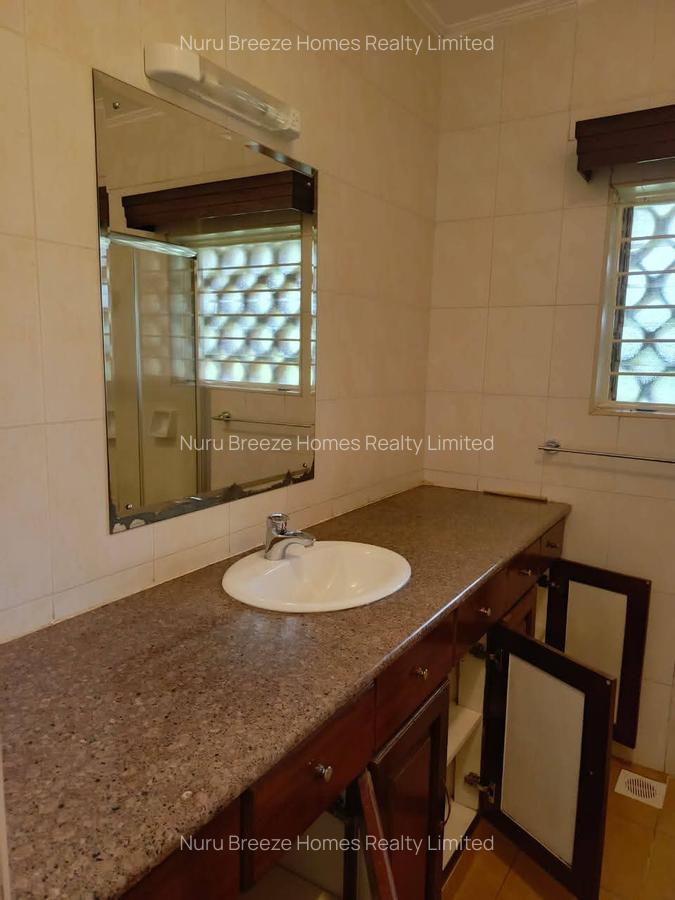 4 Bed House with En Suite in Runda - 7