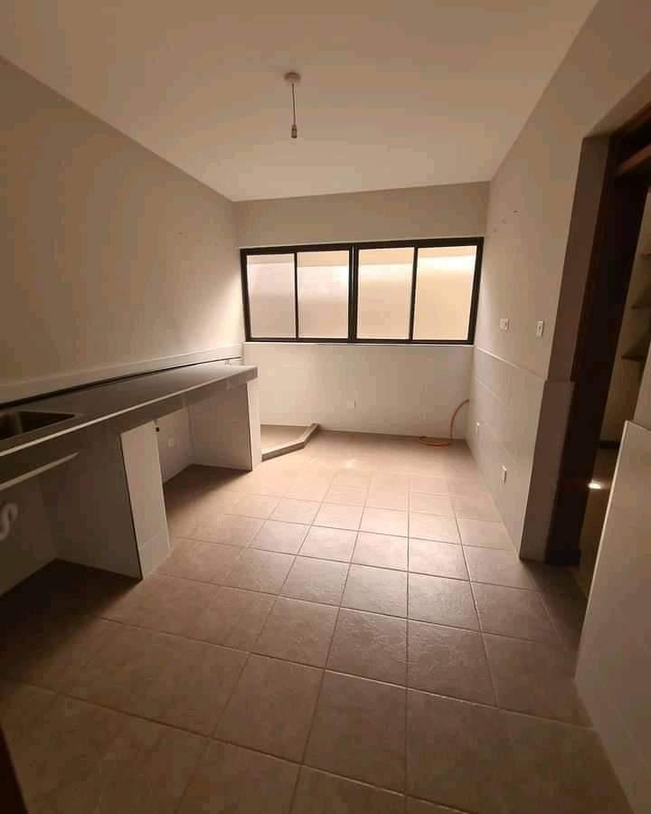 3 Bed Apartment with En Suite at Othaya Road - 5