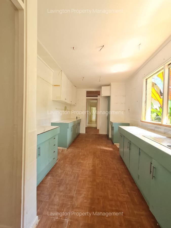 4 Bed House with En Suite at Loresho Crescent - 6