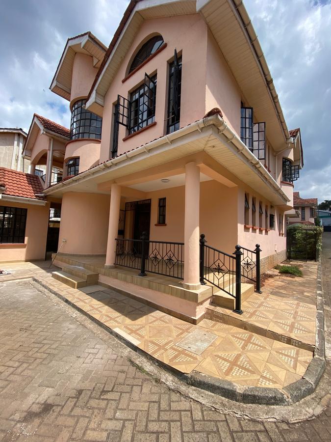 4 Bed Townhouse with En Suite in Lavington - 2