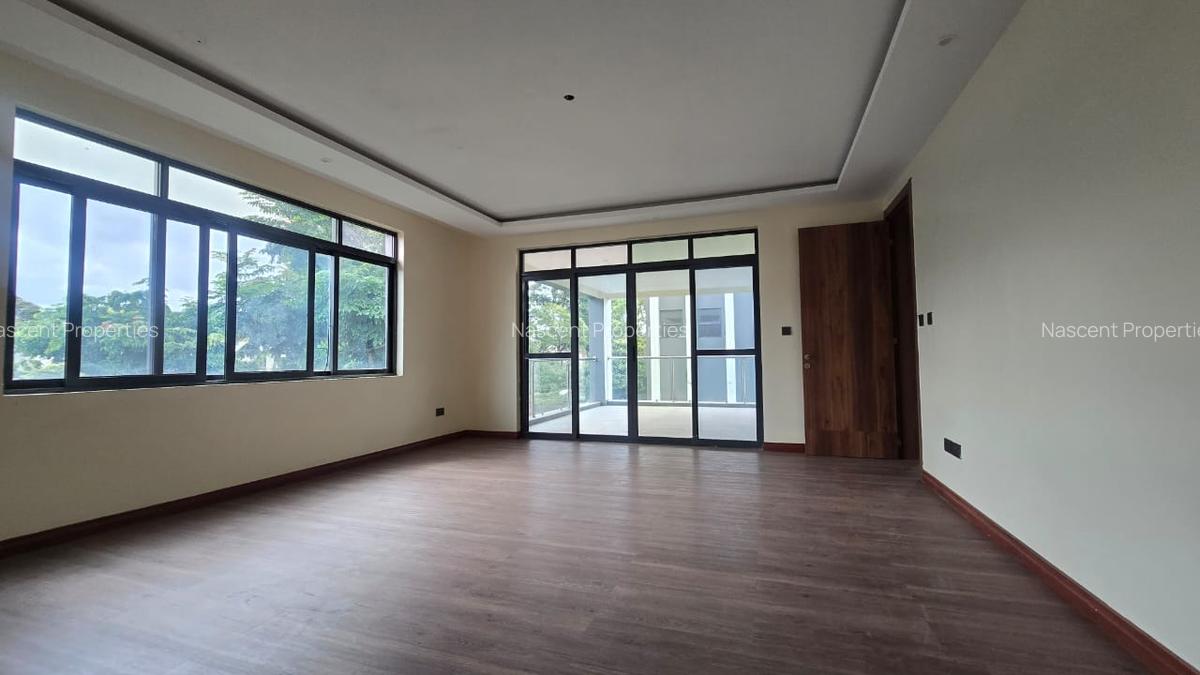 5 Bed Villa with En Suite in Lavington - 12