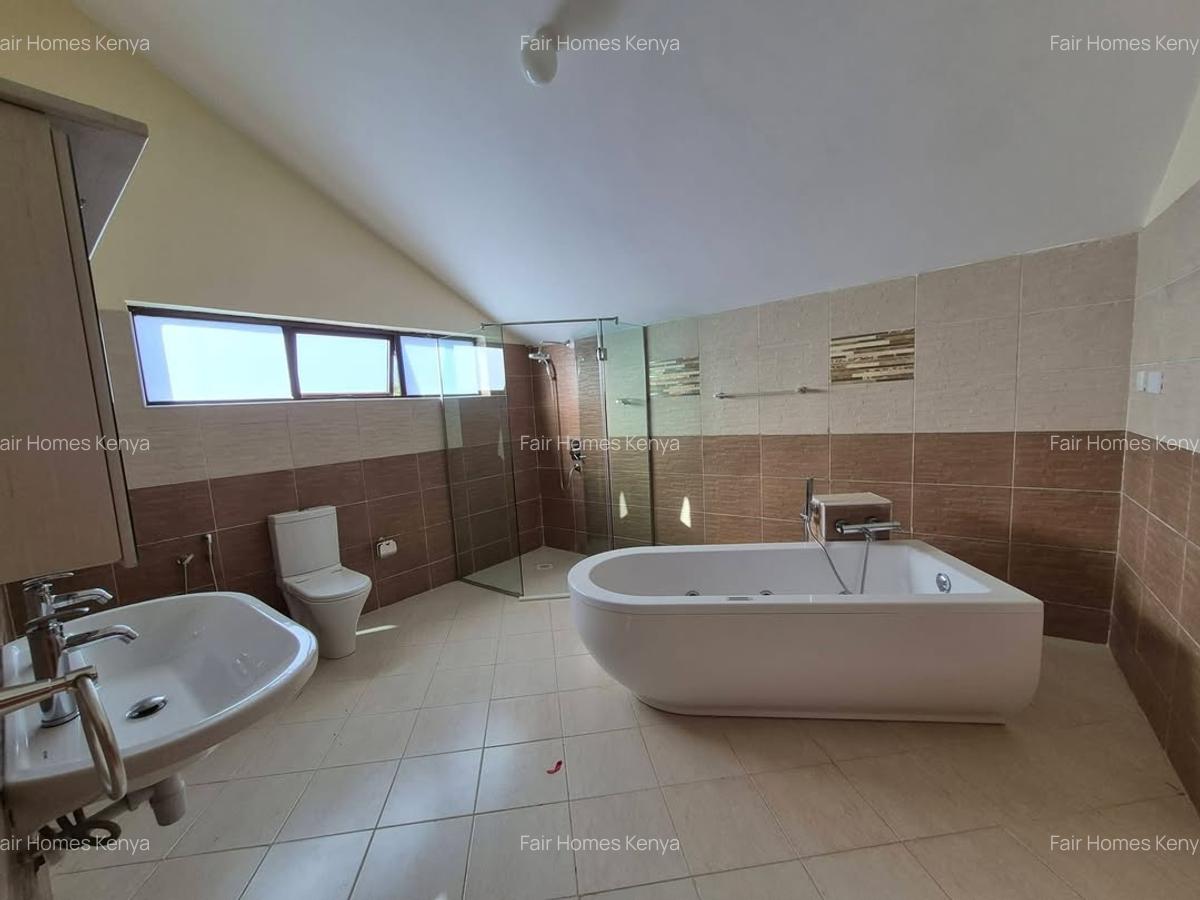 5 Bed Townhouse with En Suite at Westlands - 5