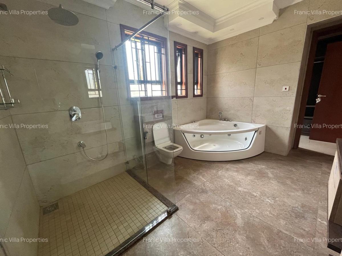 6 Bed Townhouse with En Suite in Lavington - 10