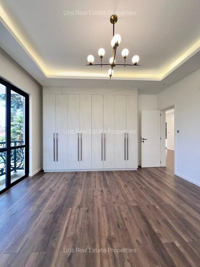 5 Bed Townhouse with En Suite in Lavington - 4