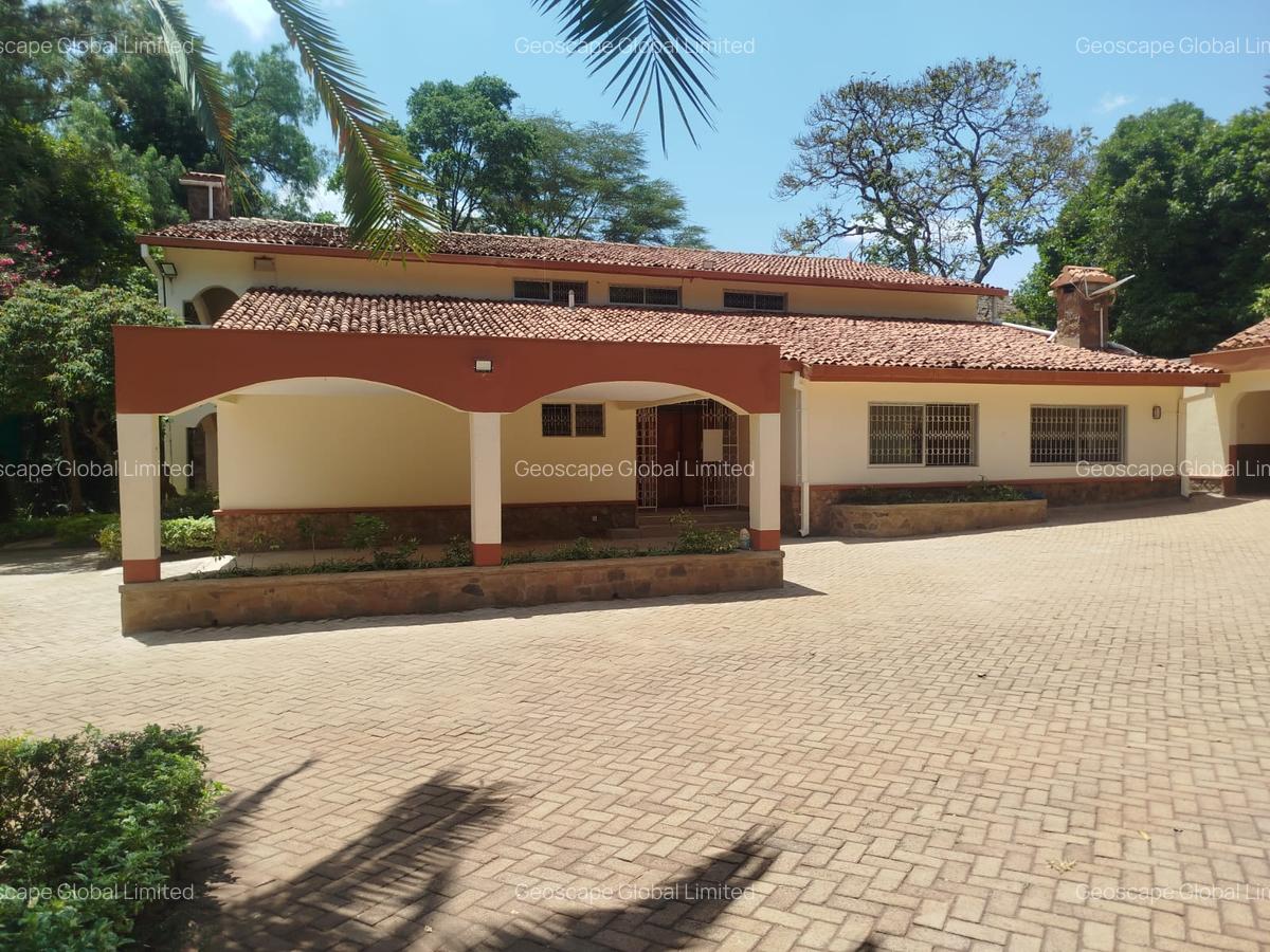 6 Bed House with En Suite in Nyari - 4