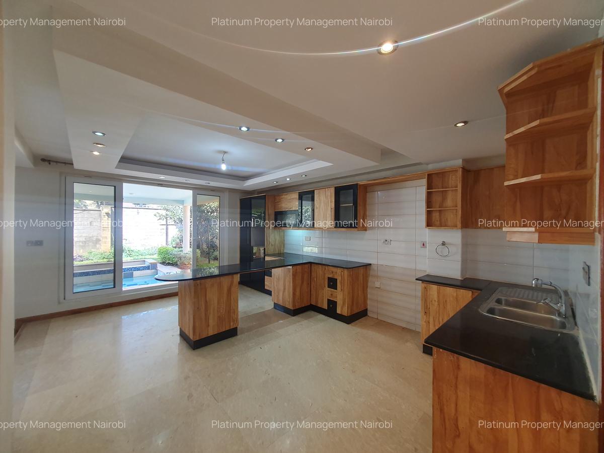 5 Bed House with En Suite at Convent Drive - 5