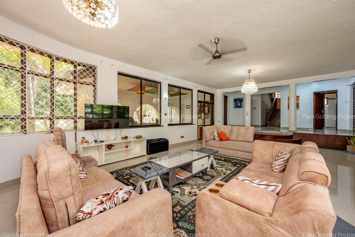 5 Bed Townhouse at Beach Road - 3