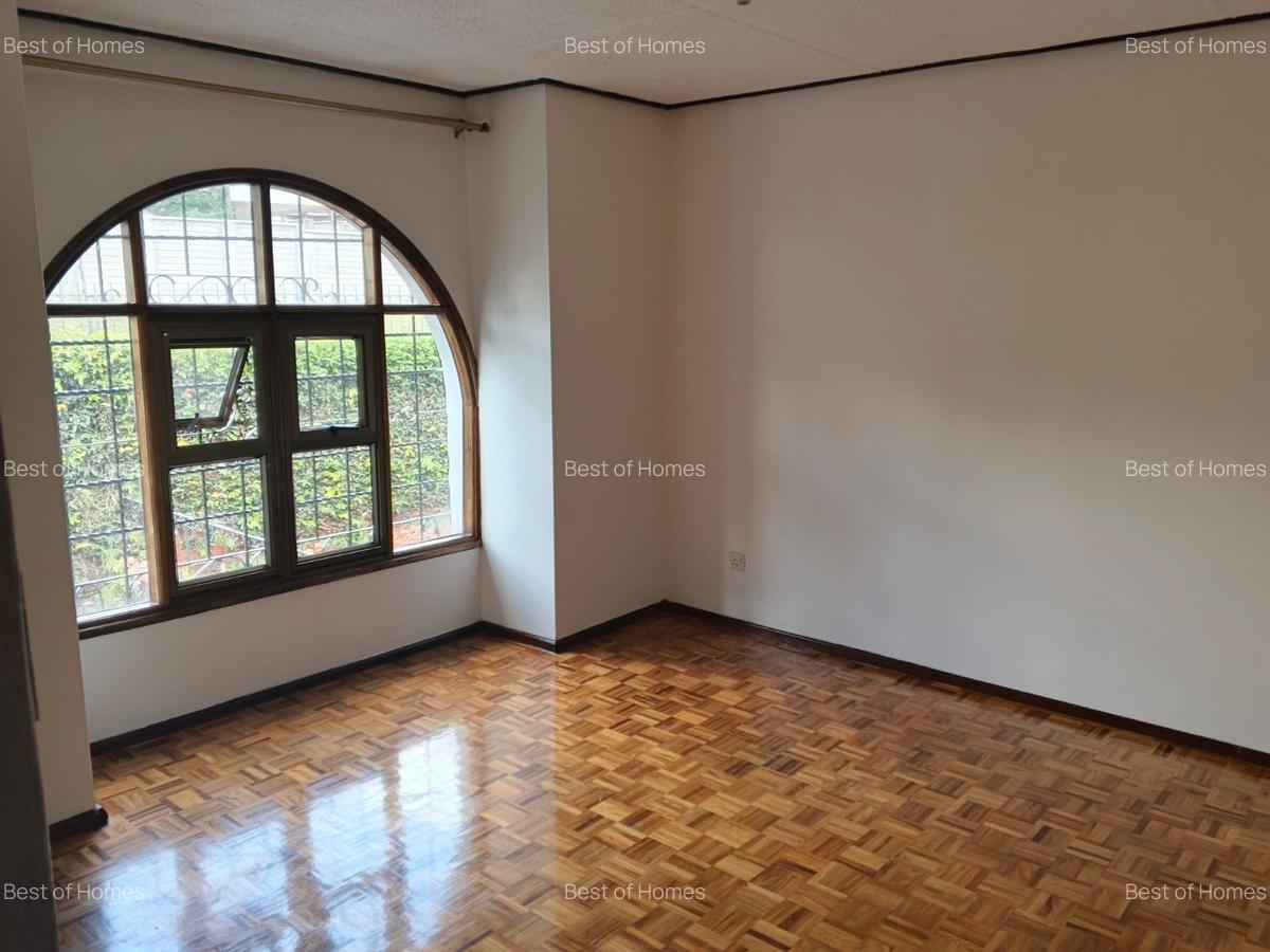 4 Bed House with En Suite in Riverside - 3