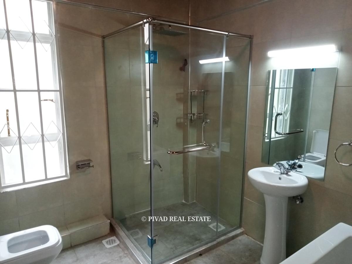 4 Bed House with Swimming Pool in Spring Valley - 8