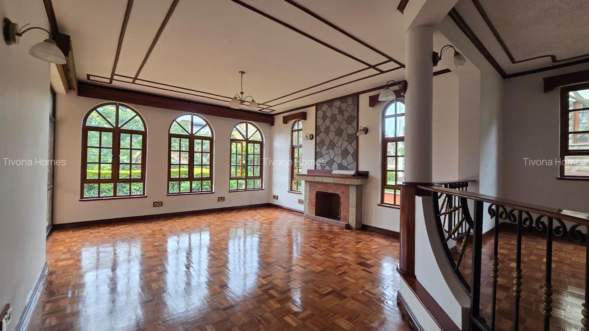 4 Bed House with En Suite in Lavington - 4