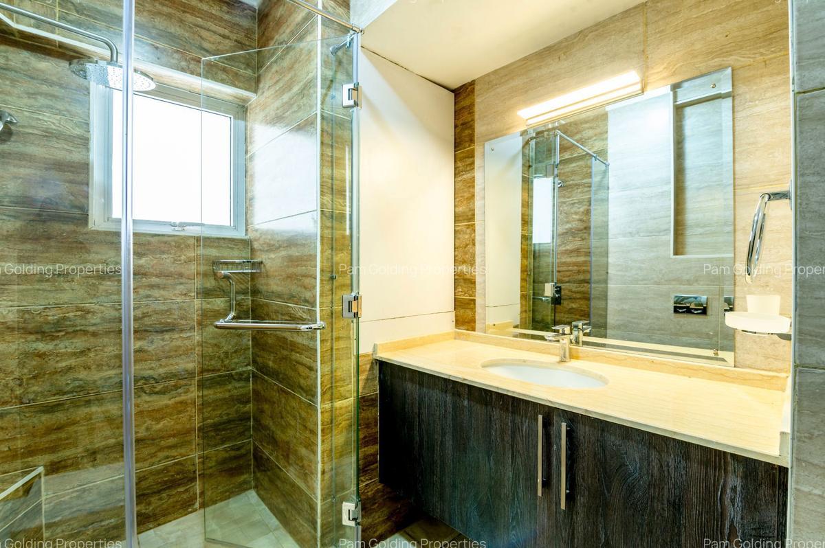 3 Bed Apartment with En Suite in Riverside - 12