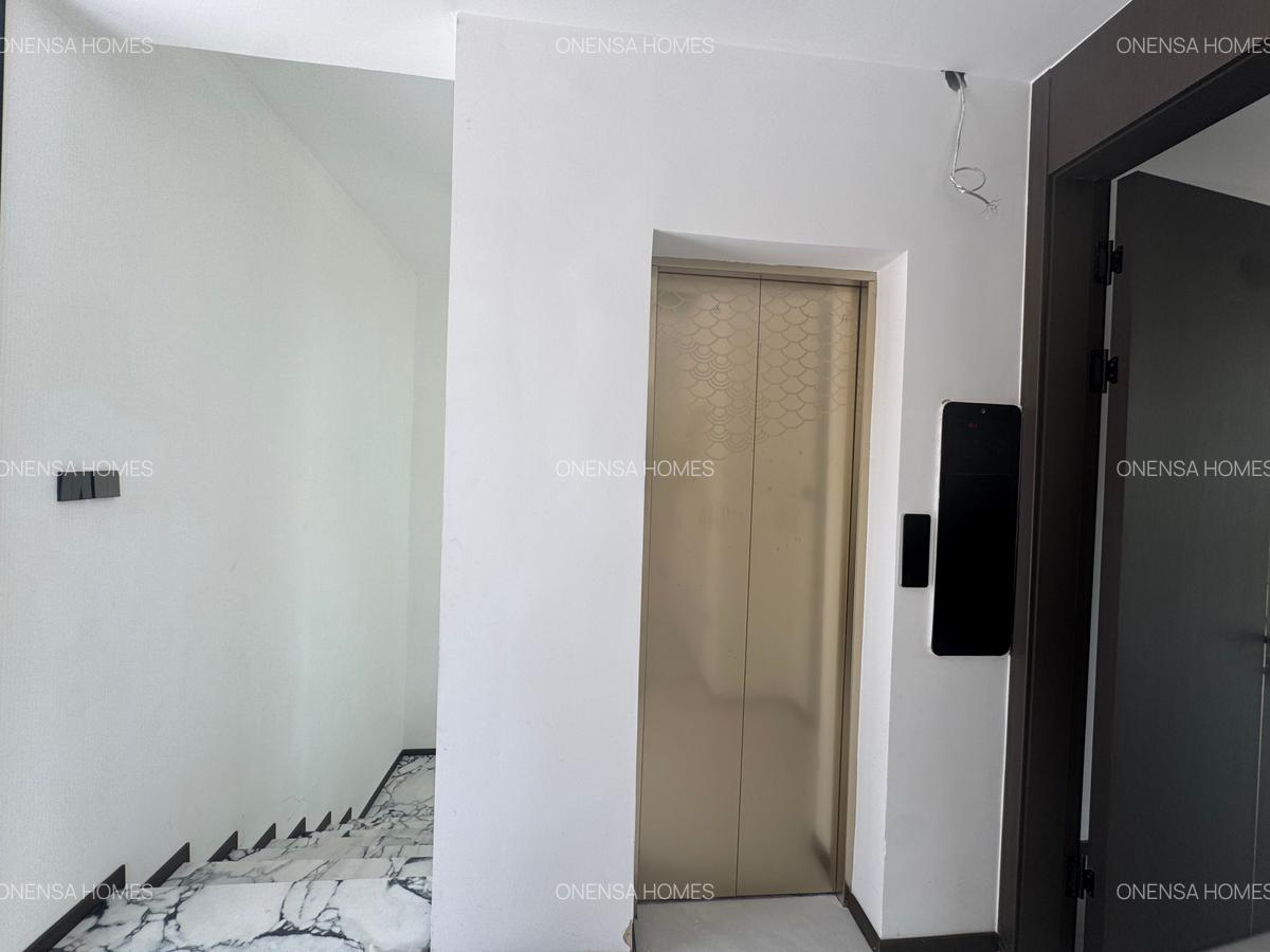 5 Bed Villa with En Suite in Lavington - 5