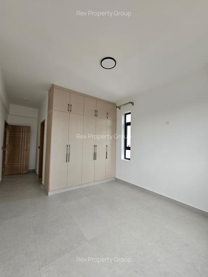 3 Bed Apartment with En Suite in Brookside - 8