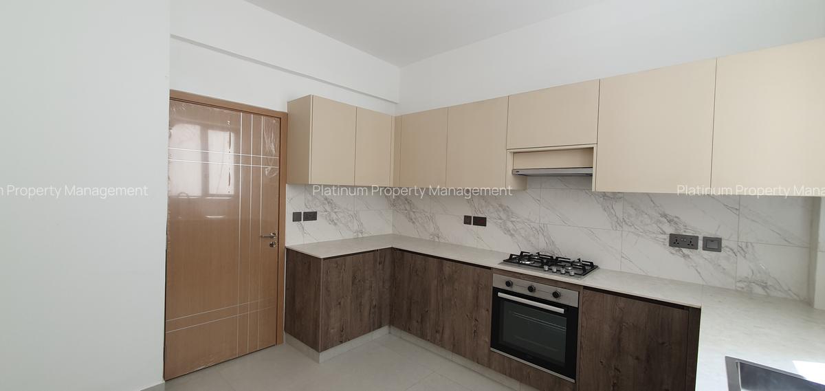 3 Bed Apartment with En Suite at Brookside - 4