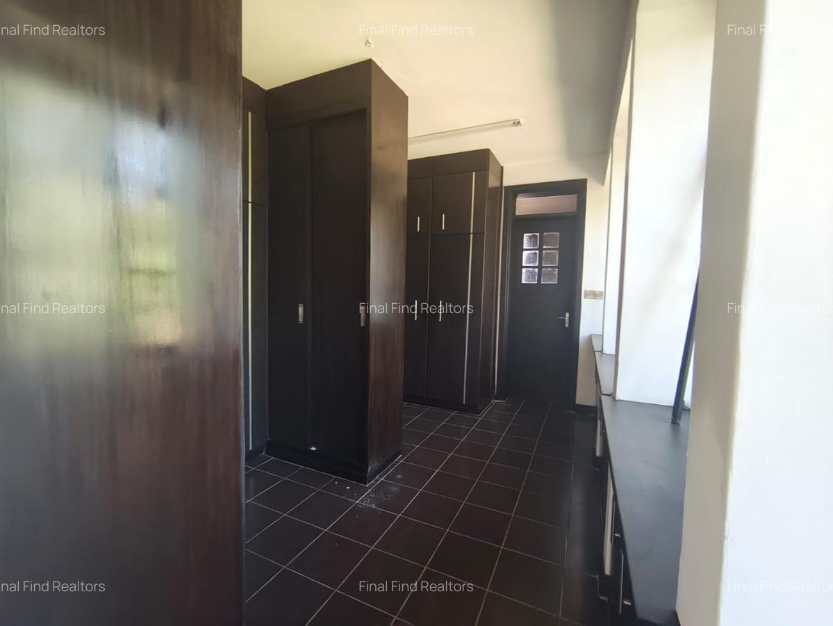 6 Bed House with En Suite in Runda - 14