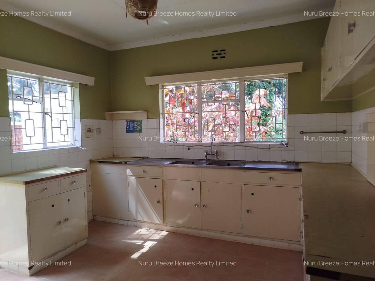 4 Bed House with En Suite in Runda - 3