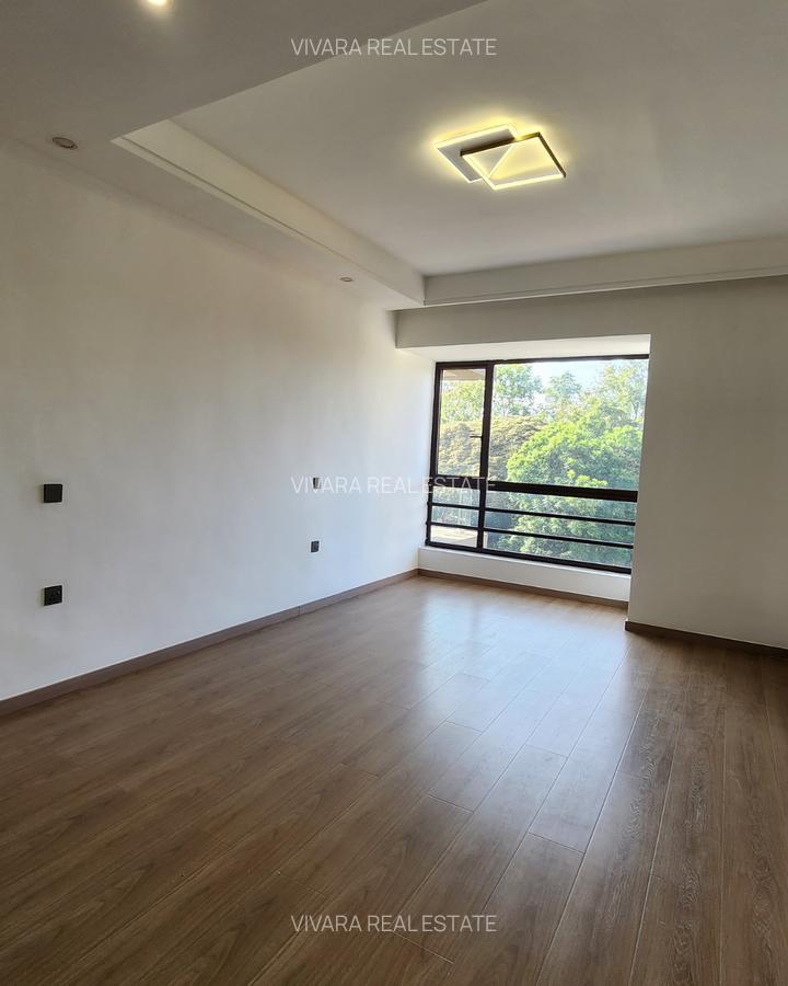 Serviced 3 Bed Apartment with En Suite at Riverside - 10