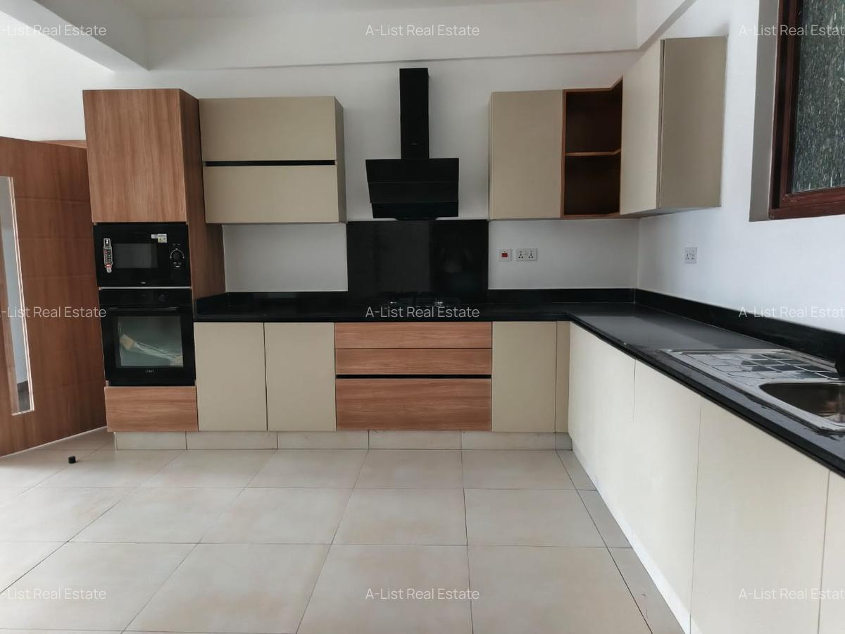 3 Bed Apartment with En Suite at 2Nd Avenue - 2