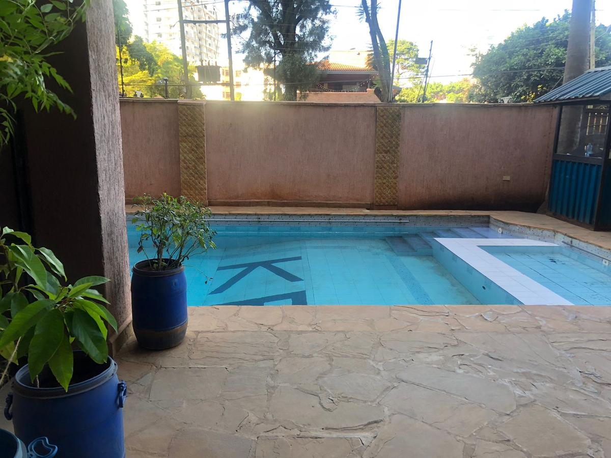 3 Bed Apartment with En Suite at 2Nd Parklands - 8