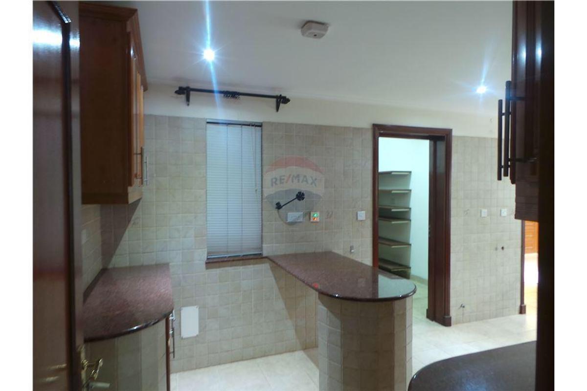 4 Bed Townhouse with En Suite in Westlands Area - 19