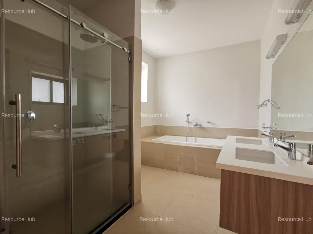 5 Bed Townhouse with En Suite at Lavington Green - 15