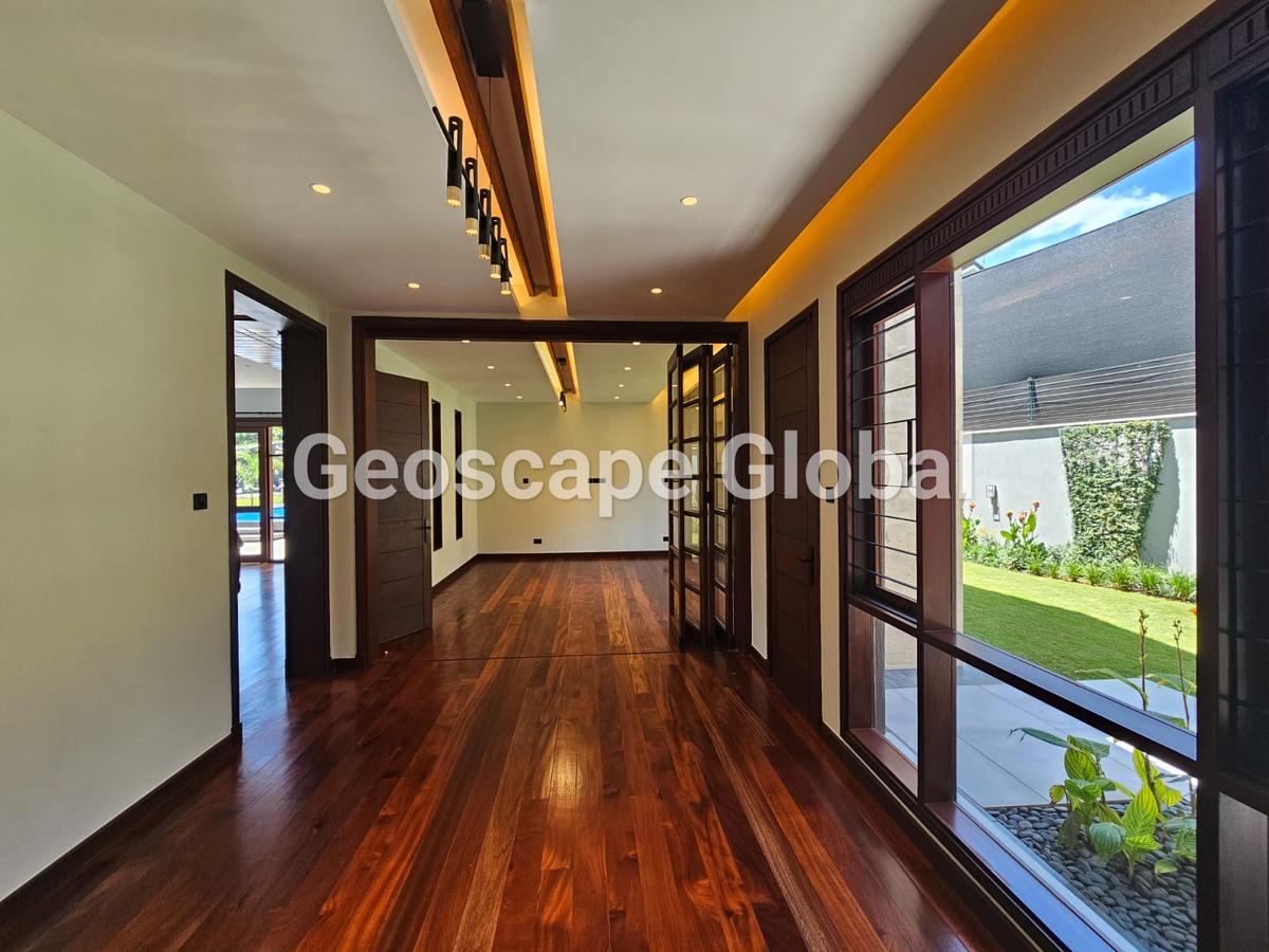 5 Bed House with En Suite in Runda - 14
