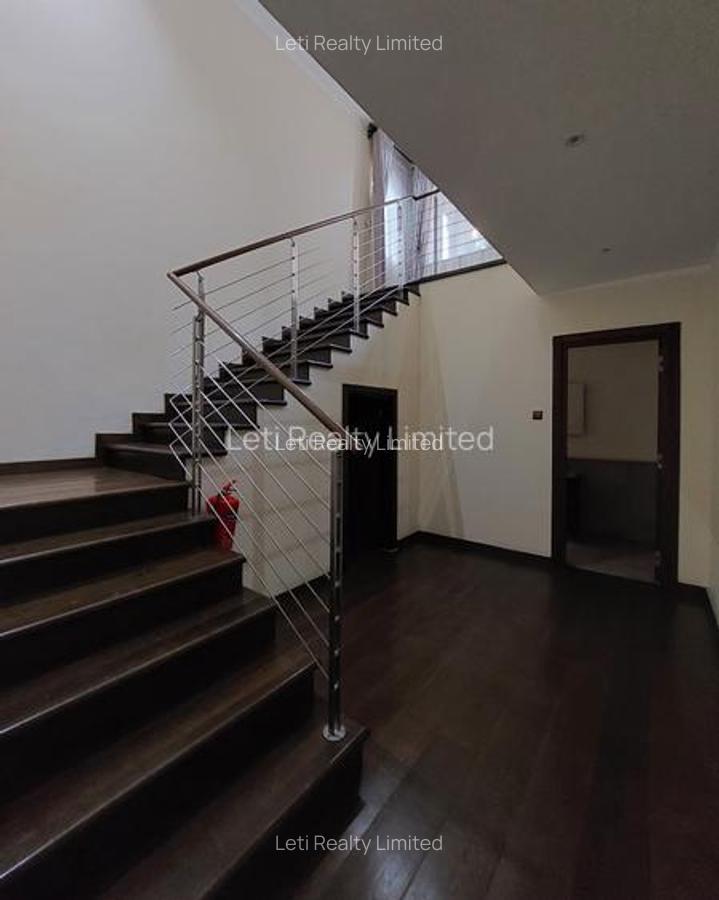 5 Bed Townhouse with En Suite in Lavington - 5