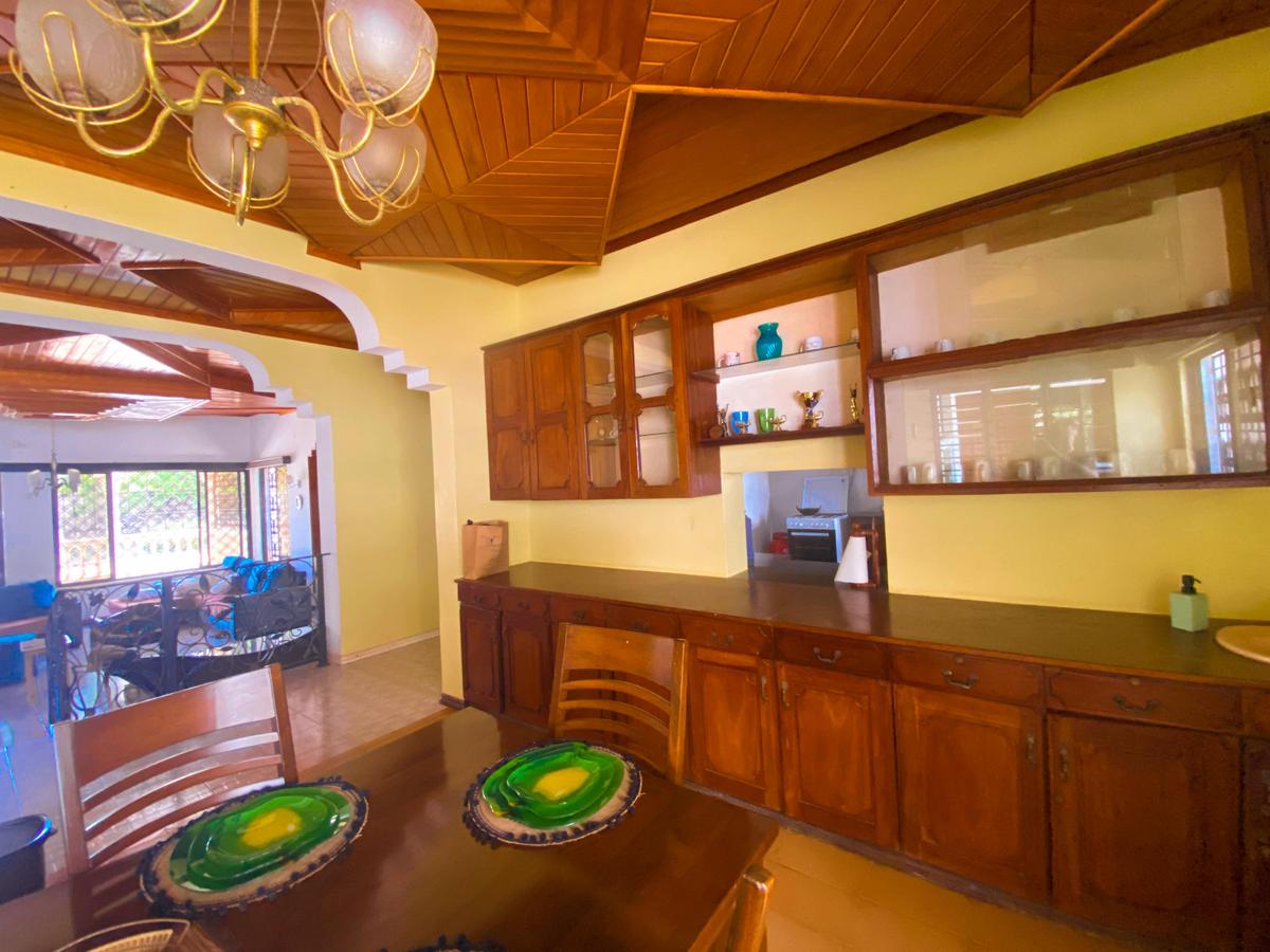 4 Bed Villa with En Suite in Nyali Area - 11