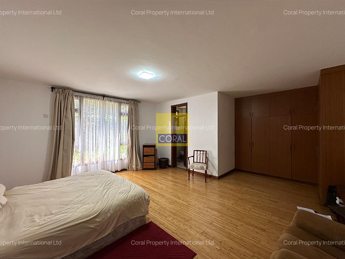 4 Bed Apartment in Riverside - 11