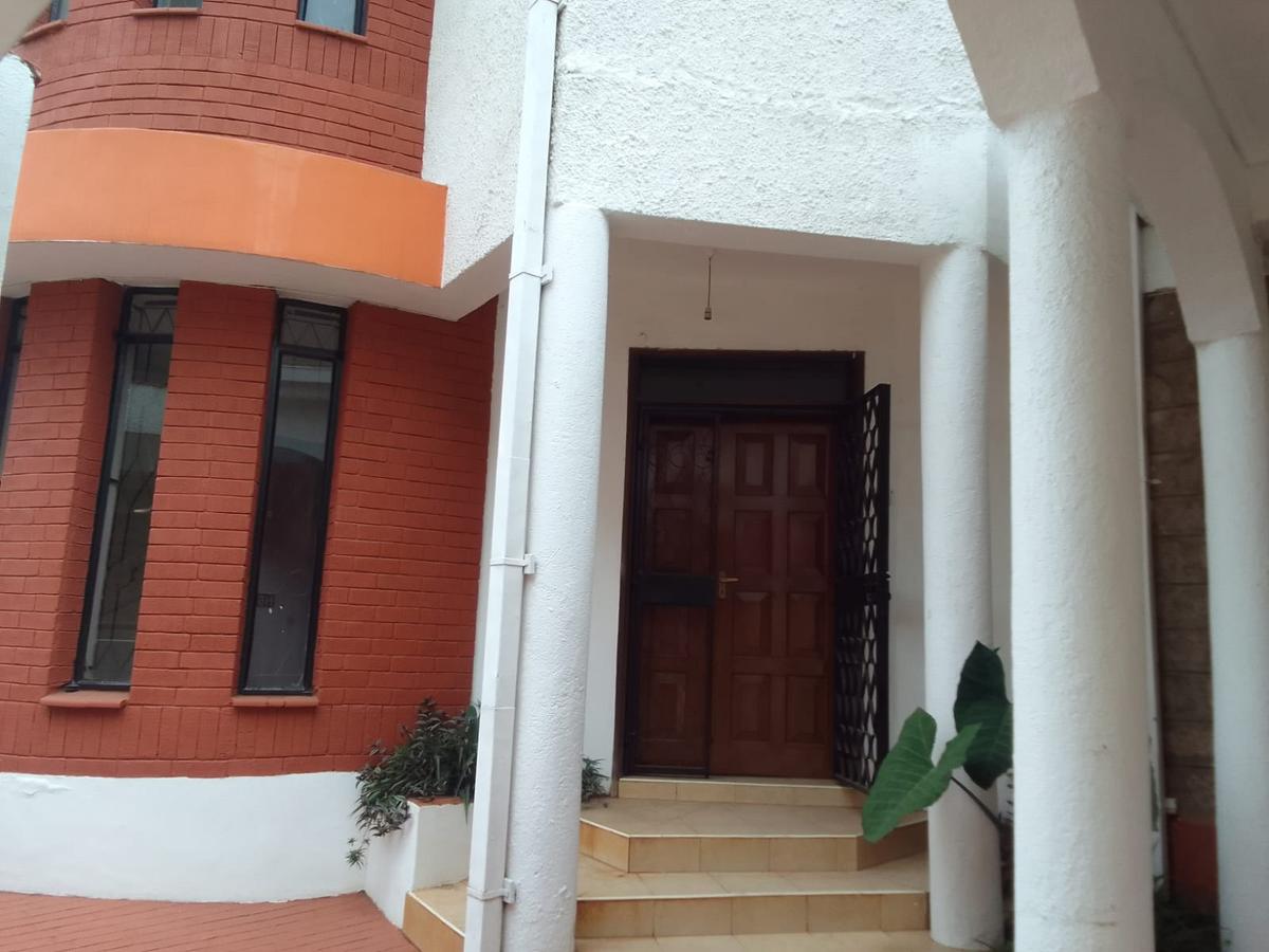4 Bed Villa with En Suite in Westlands Area - 8