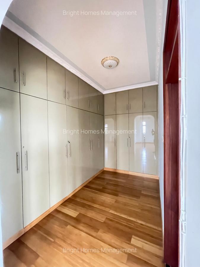 5 Bed Apartment with En Suite in Kilimani - 14