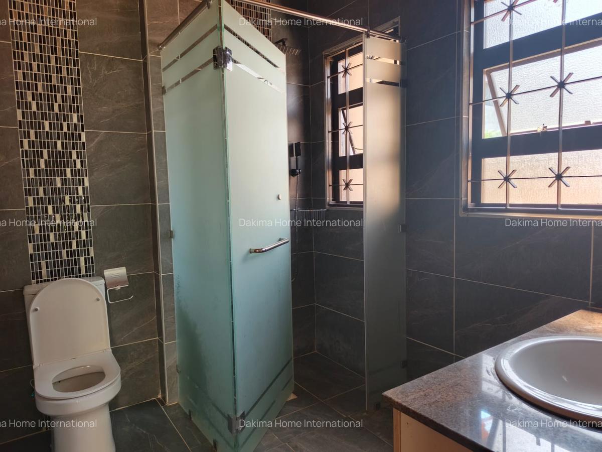 5 Bed Townhouse with En Suite in Runda - 11