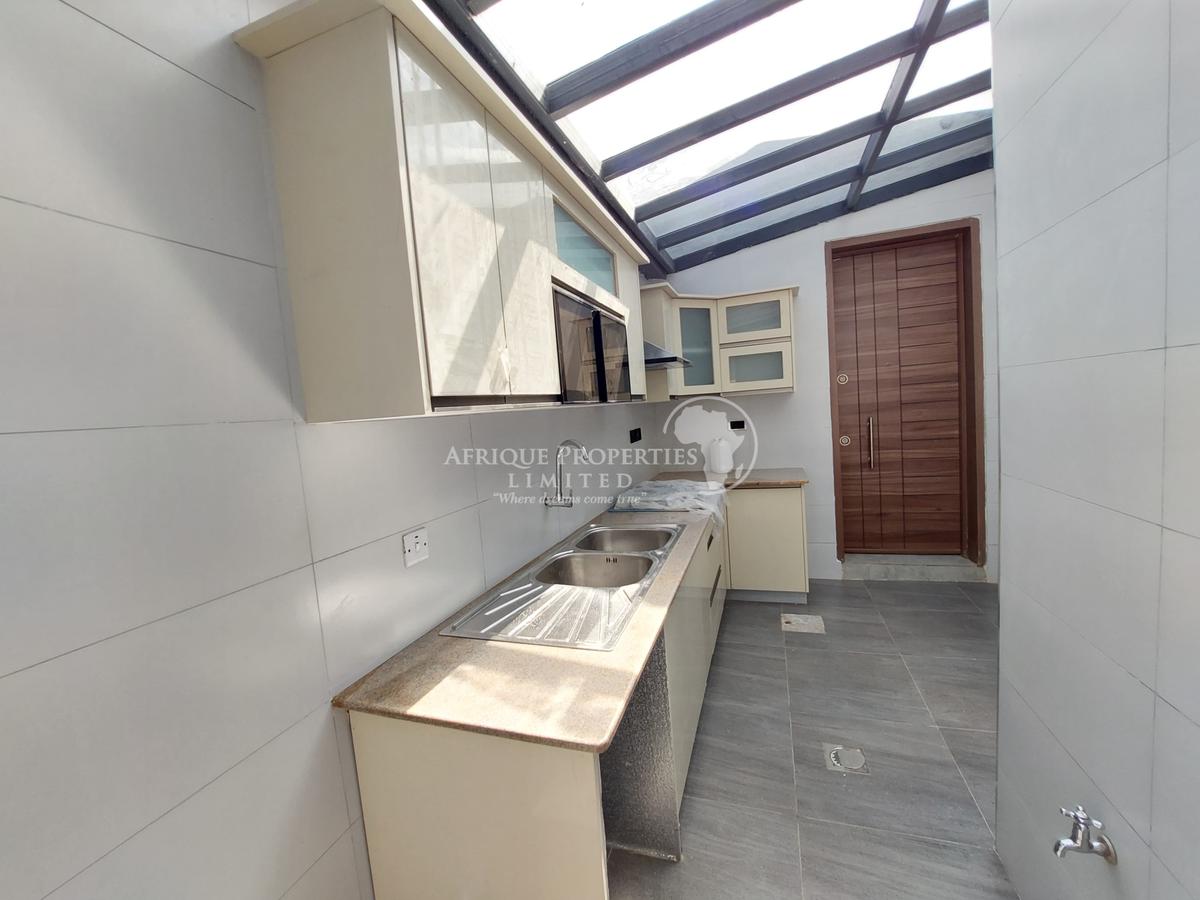 4 Bed House with En Suite in Runda - 6