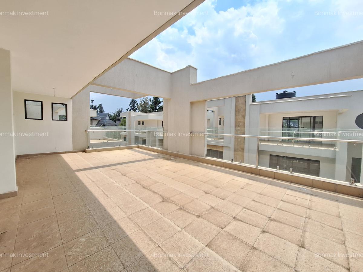 5 Bed Townhouse with En Suite at Lavington - 5