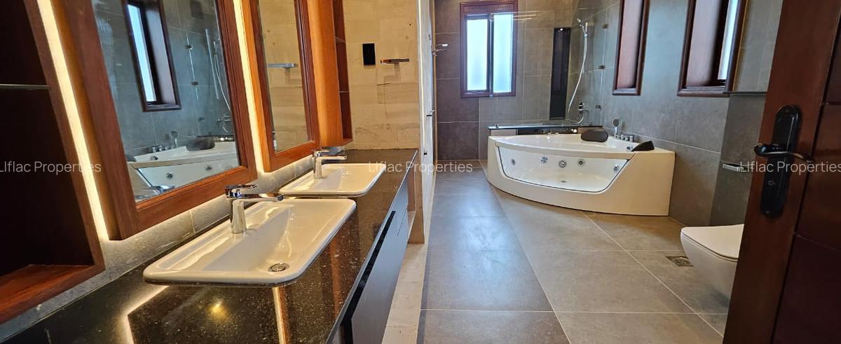 5 Bed House with En Suite in Runda - 9