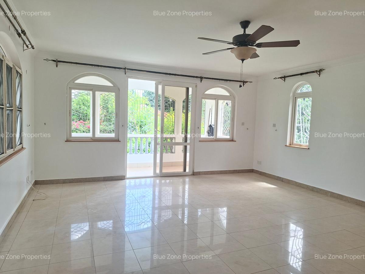 5 Bed House with En Suite at Off Glory Rd - 14