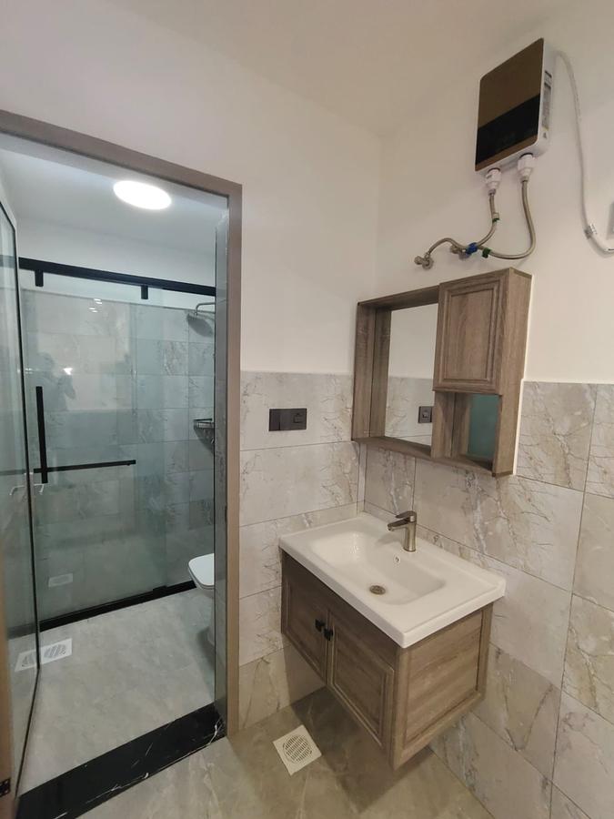 Serviced 1 Bed Apartment with En Suite in Lavington - 9