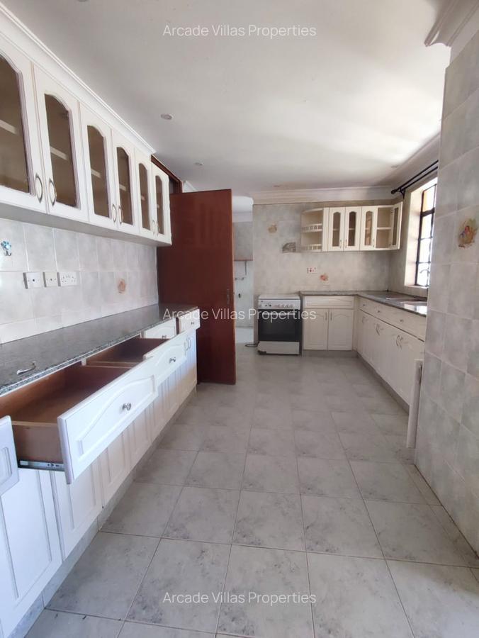 Furnished 3 Bed Apartment with En Suite in Kileleshwa - 9